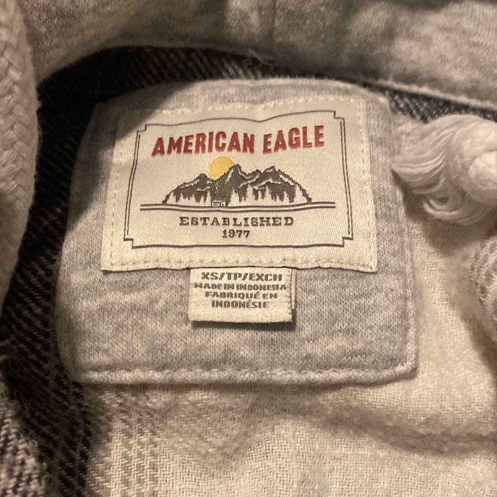 american eagle hooded distressed flannel - Picture 2 of 4